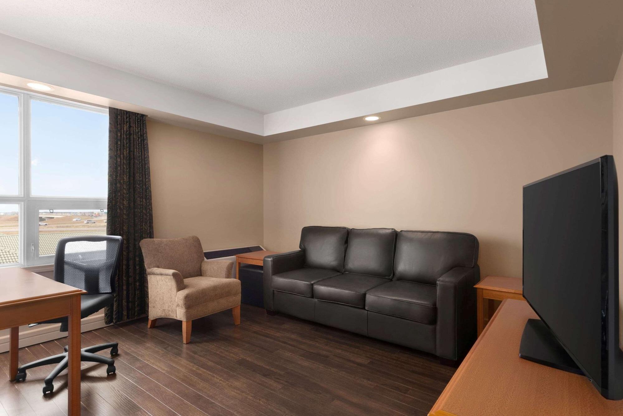 Royal Hotel Edmonton Airport Trademark Collection By Wyndham Leduc Exterior photo