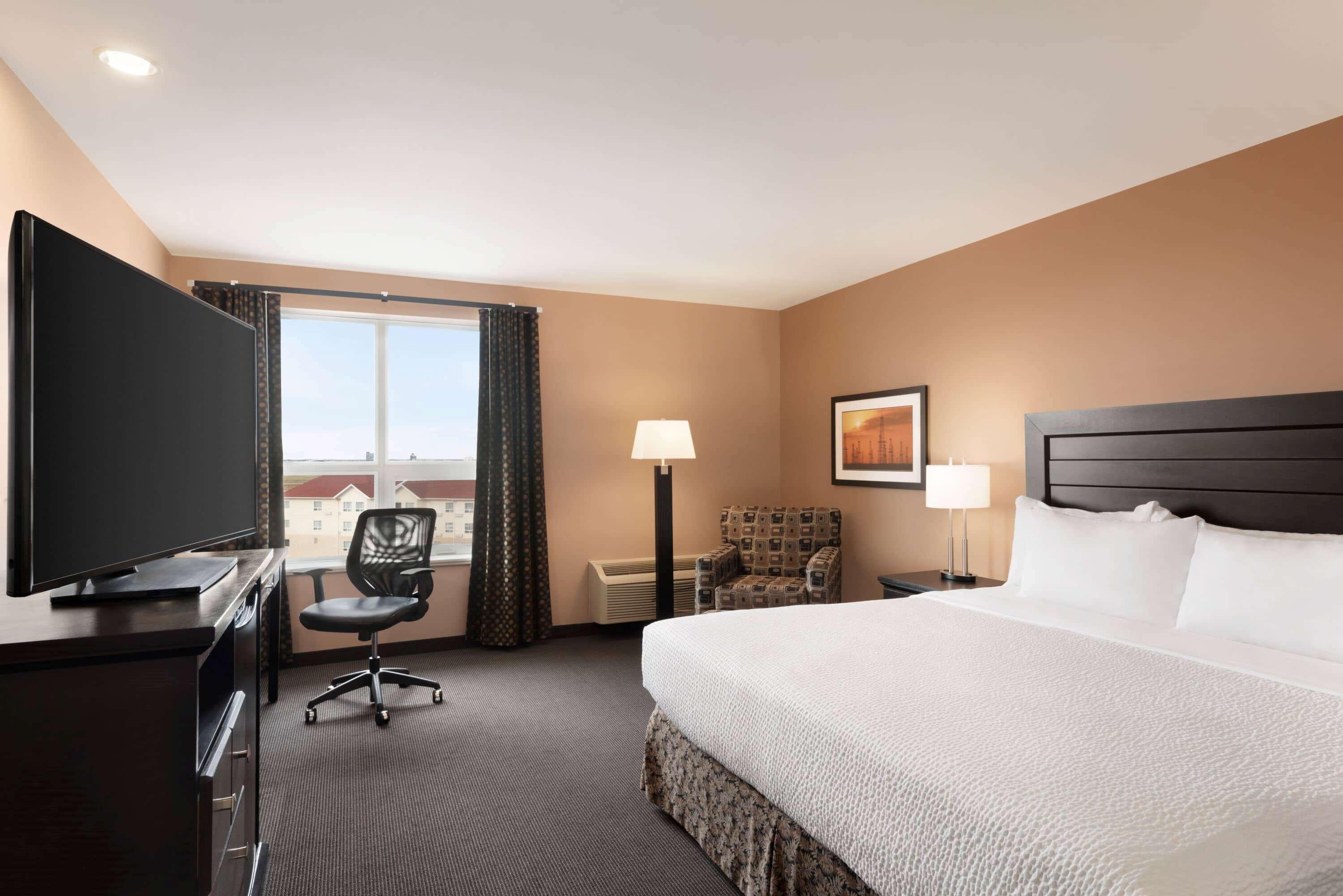 Royal Hotel Edmonton Airport Trademark Collection By Wyndham Leduc Exterior photo