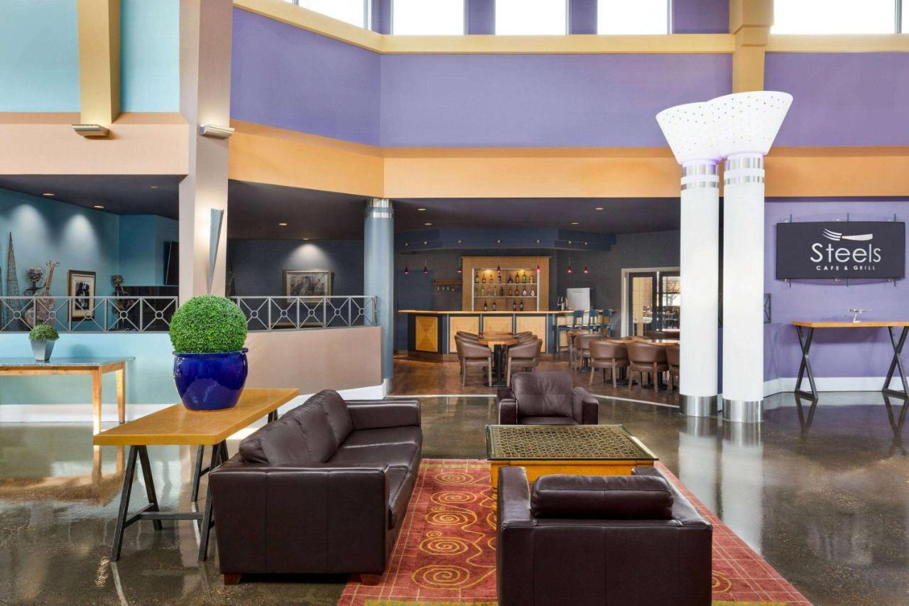 Royal Hotel Edmonton Airport Trademark Collection By Wyndham Leduc Exterior photo