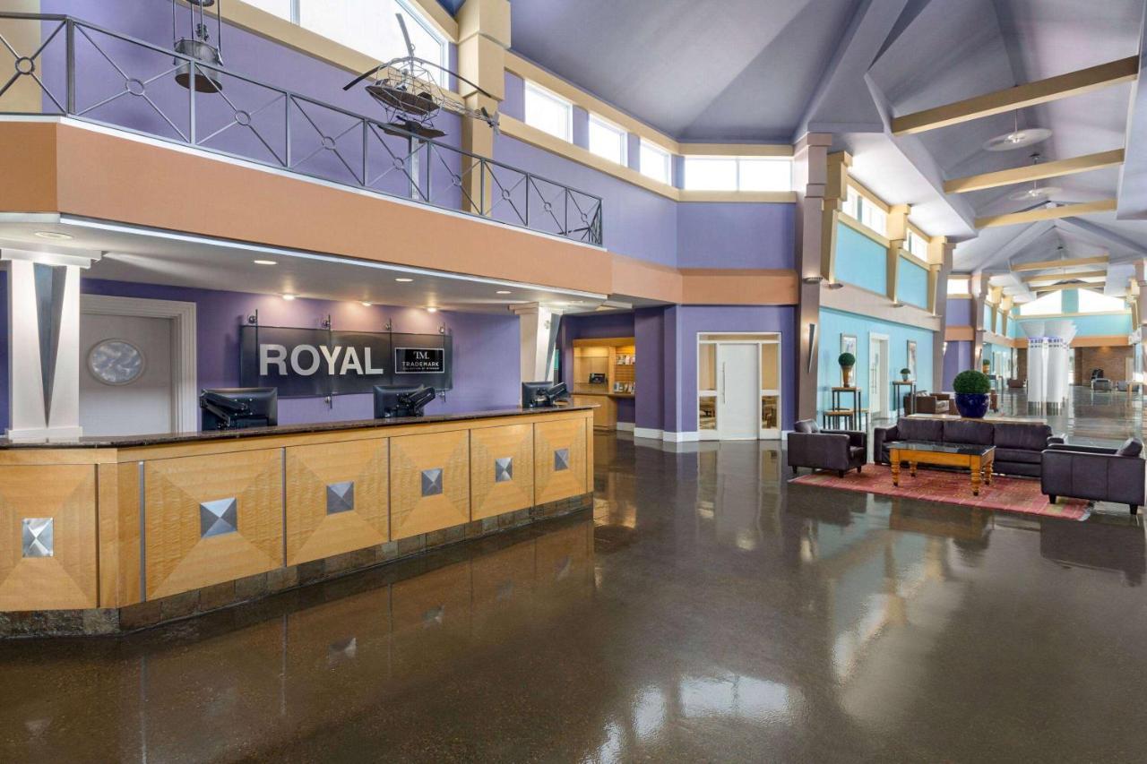 Royal Hotel Edmonton Airport Trademark Collection By Wyndham Leduc Exterior photo