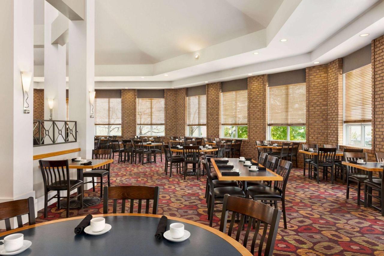 Royal Hotel Edmonton Airport Trademark Collection By Wyndham Leduc Exterior photo